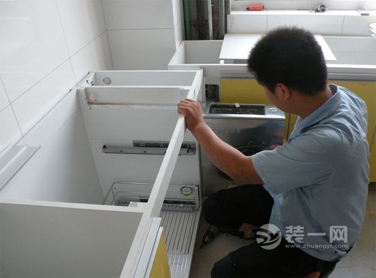 橱柜门安装